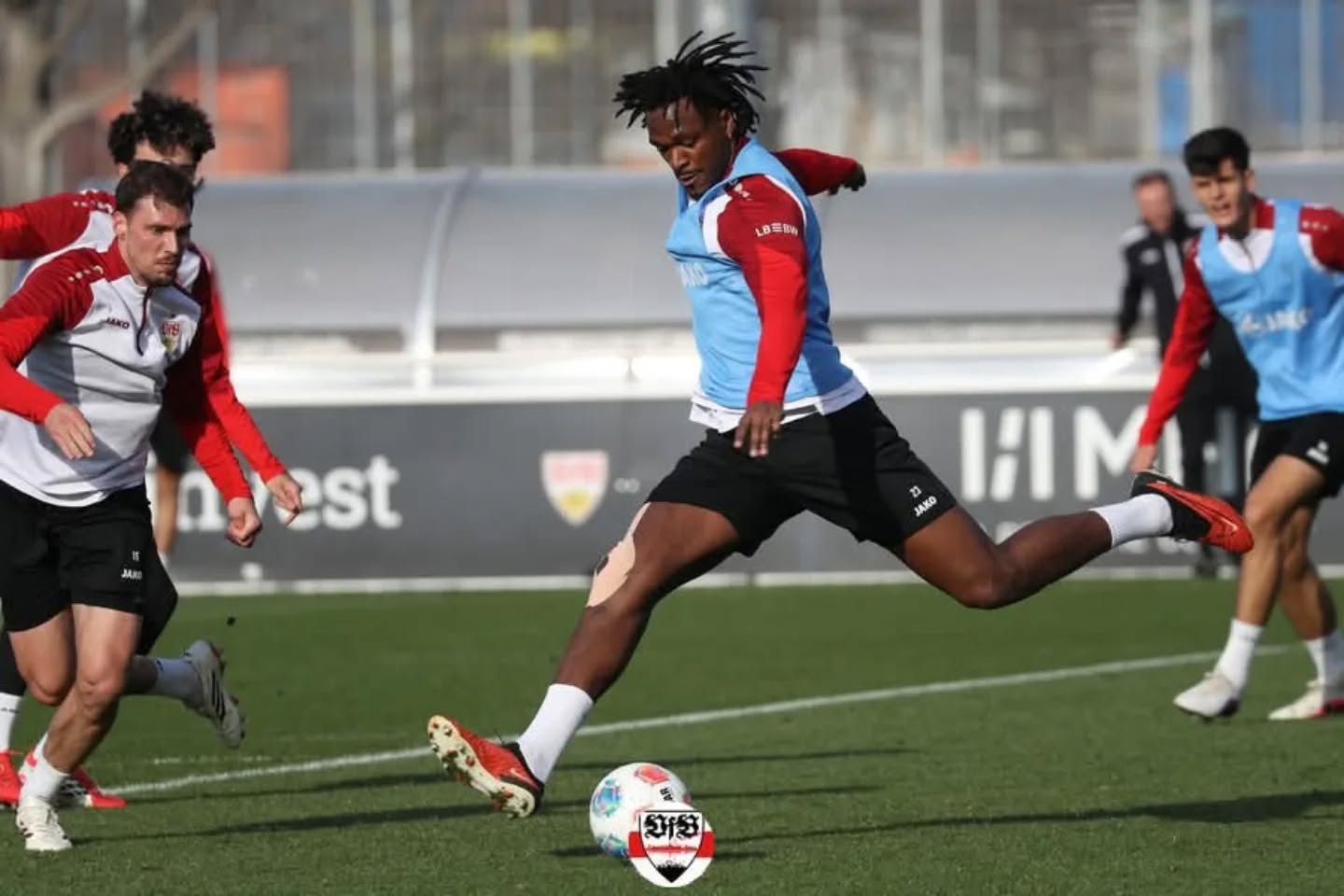 Die Startelf vom Sonntag trainiert reduziert – Zagadou glänzt mit Toren aufs Halbfeld
Bericht und Bildergalerie 📷 ➡ VfB-exklusiv.de (Link in der Story)
