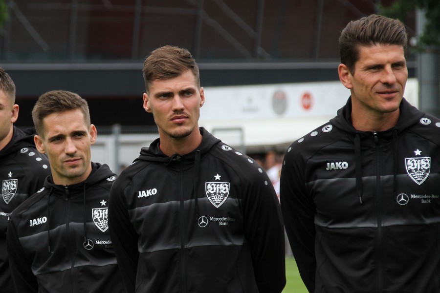 VfB-Team hilft mit Spende: “Sie unterstützen uns das ganze Jahr – jetzt wollen wir für sie da sein”