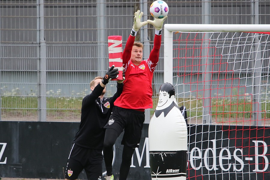 Alexander Nübel bei seinem ersten öffentlichen Auftritt in Trainingskleidung des VfB