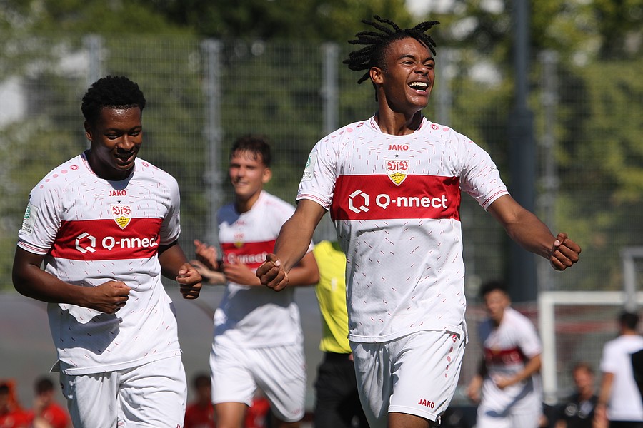Lupenreiner Hattrick von Rau bringt den VfB gegen Augsburg zum klaren Sieg