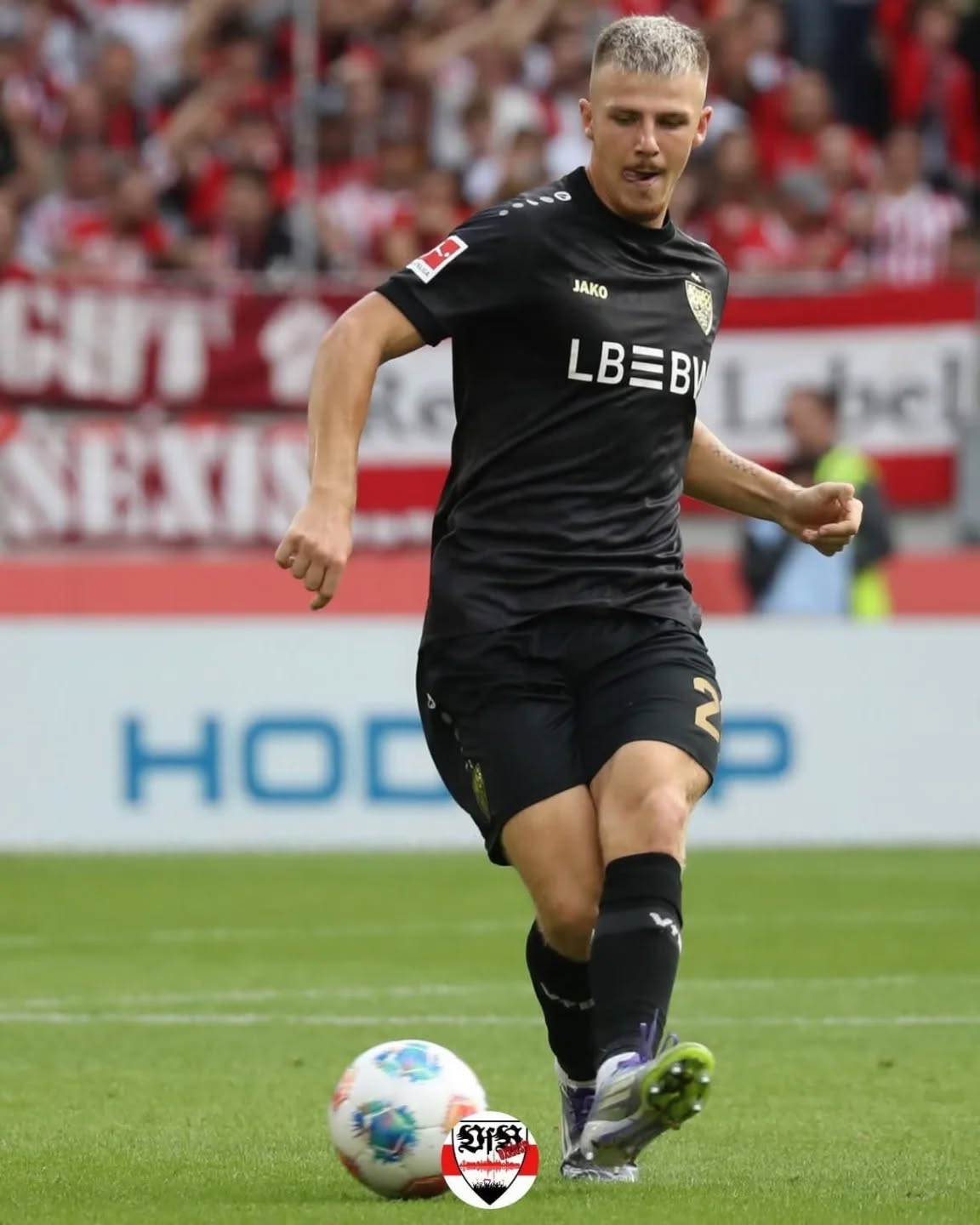 Der Tabellenletzte Borussia Mönchengladbach hat Interesse an Finn Jeltsch. Es würde sich maximal um eine Leihe handeln. Ob Finn und der VfB das wollen, scheint noch nicht so ganz klar zu sein.