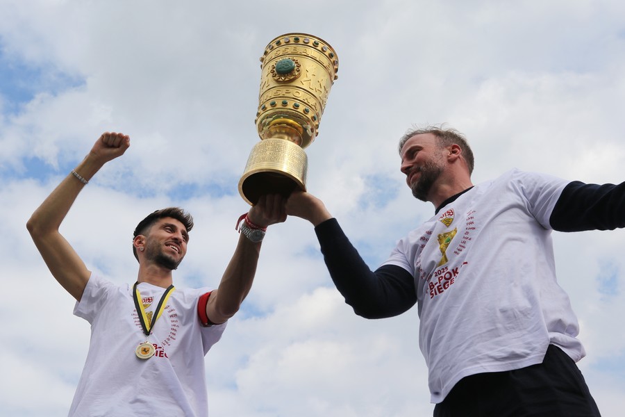Die Pokalhelden kehren heim und lassen sich von den Fans feiern