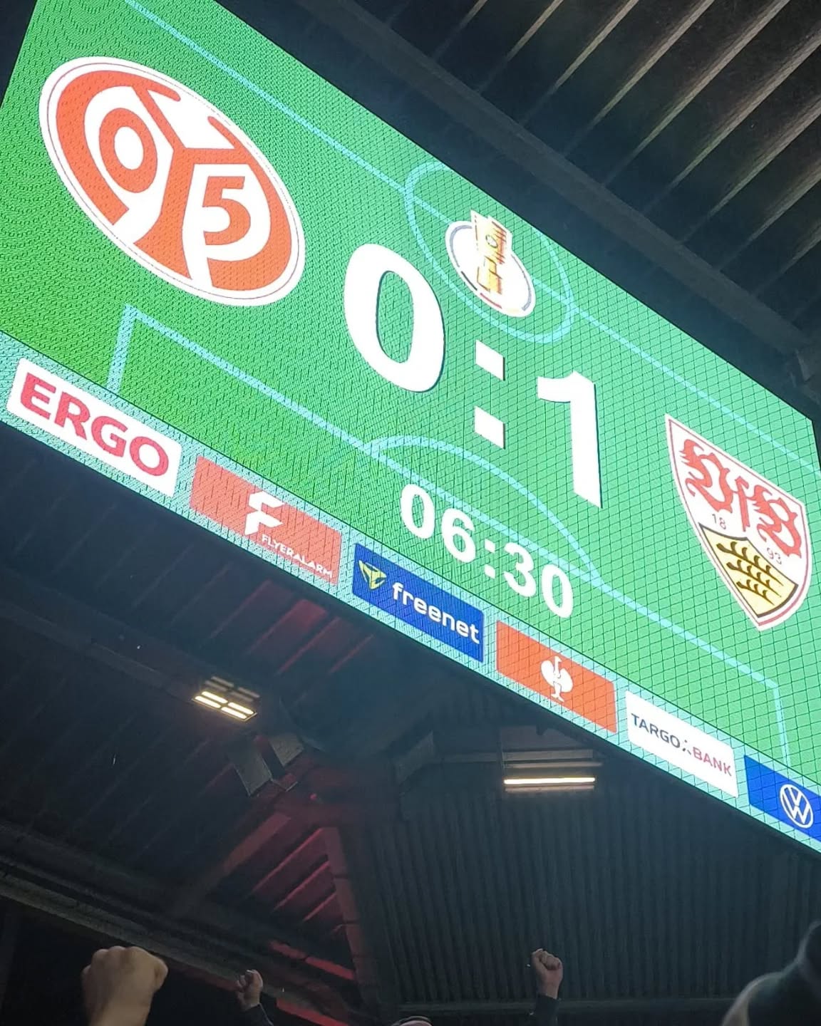 Halbzeit in Mainz 1:0. Der VfB beginnt stark und geht nach einer Ecke und Kopfball von Jaquez in Führung. Das Spiel der Mainzer ist ruppig. Viele kleine, aber auch einige harte Fouls. Dafür sind sie mit zwei gelben Karten gut bedient. Am Ende der Halbzeit will Stuttgart es zu schön machen, das 1:0 fast schon zu wenig. (Bild Roswitha)