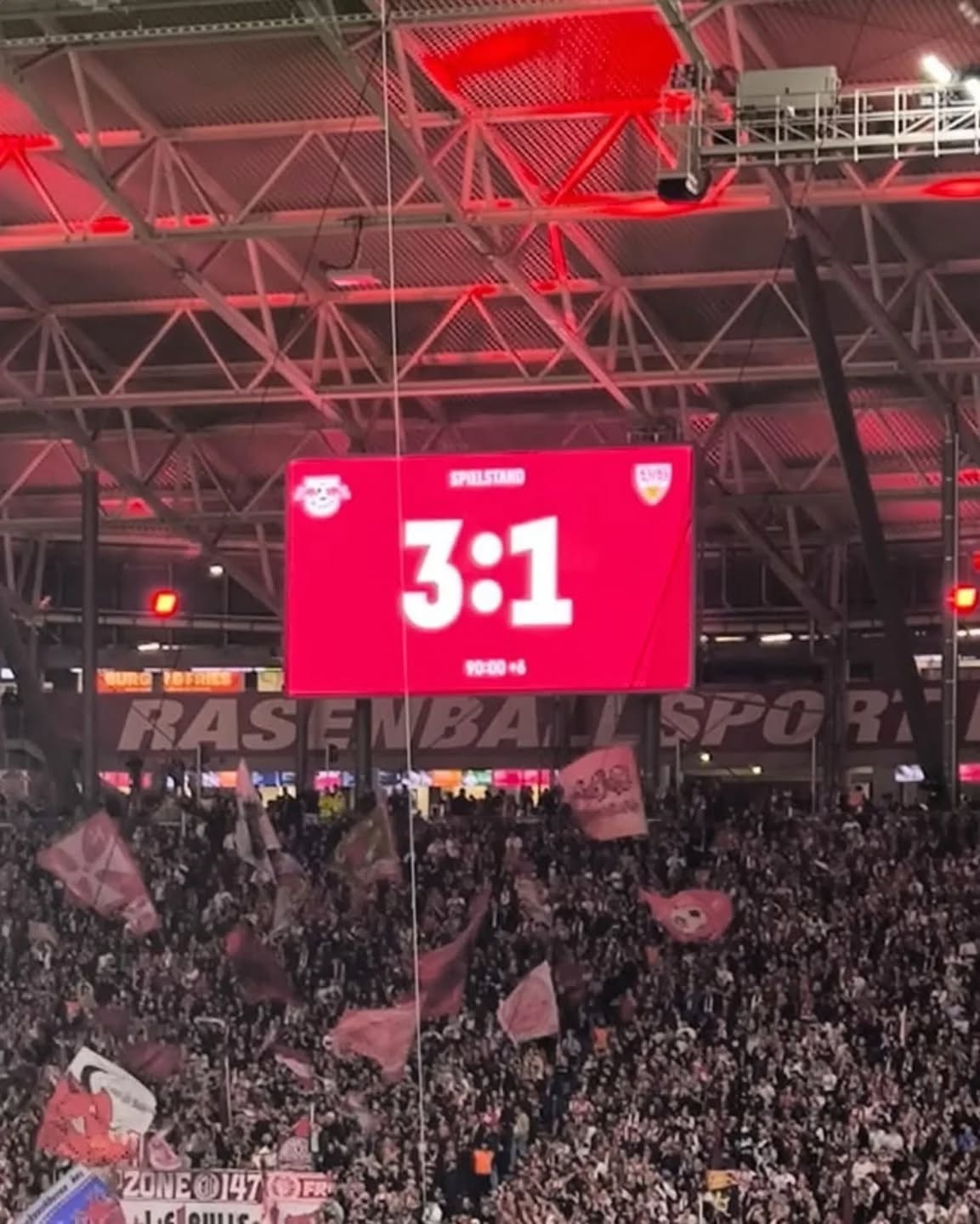 VfB schlägt sich selbst.