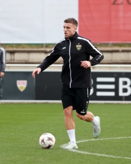 Ermedin Demirovic ist wieder auf dem Rasen und am Ball. Sein Ziel war dieses Jahr noch im Kader zu stehen. Ob es reicht? (Bild: Rudel)