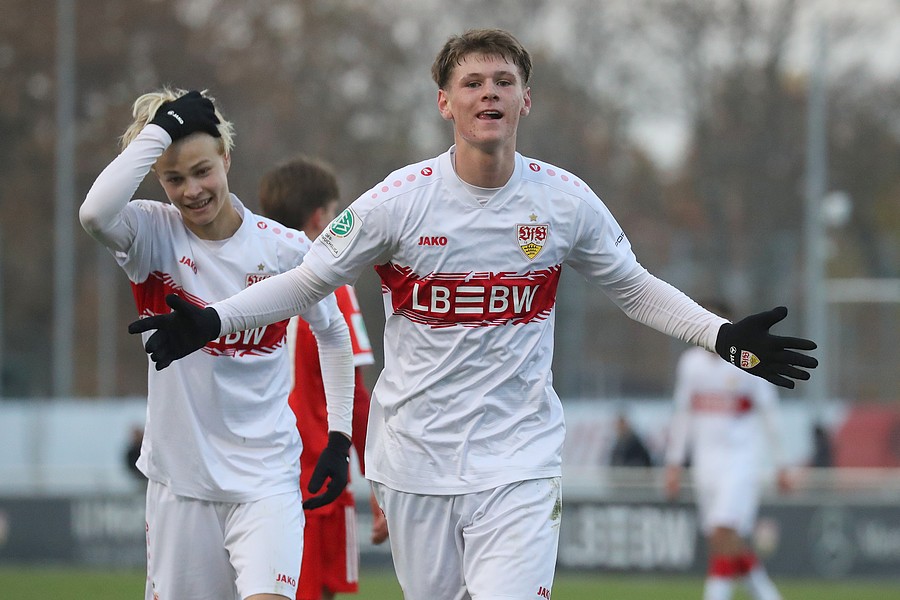 Kantersieg: Stuttgart schenkt Tabellenführer Bayern ein halbes Dutzend ein