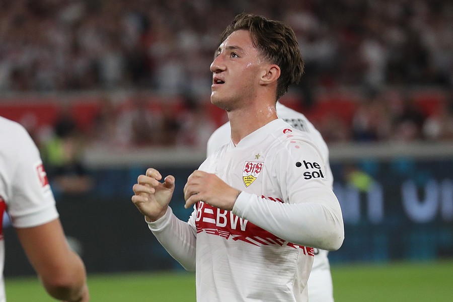 Stuttgart schlägt sich in Überzahl am Ende selbst