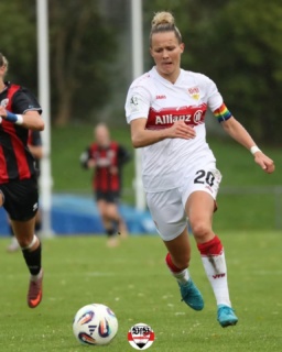 VfB-Kapitänin Jana Beuschlein verlängert bis 2028 beim VfB.