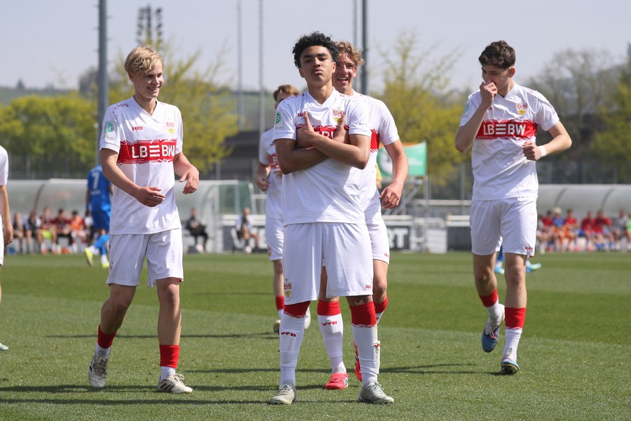 VfB deklassiert Bayer und verteidigt souverän die Tabellenführung